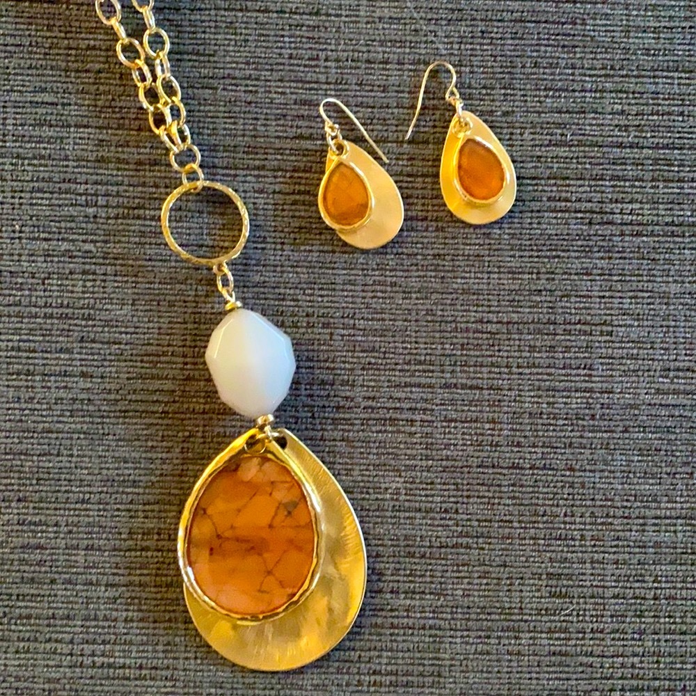 Pretty natural tones necklace and earrings